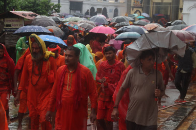  साउनको अन्तिम सोमबारः बोलबम यात्रा गर्न भक्तजन सुन्दरीजलमा 